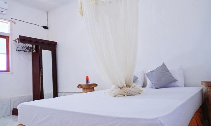 Hu'u House | Rocky homestay lakey nangas beach