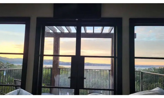 Comanche Trail House | Rolling Hills with Lake Travis Views, 6 bedrooms, 4 balconies