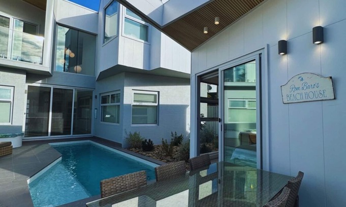 Shellharbour Apartment | Rom Baro's Tiny Beach House - beachside studio with pool in Shellharbour Village