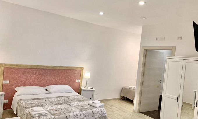Municipio 2 Bed & Breakfast | Romano Lounge b&b Modern Studio Apartment with Restaurant