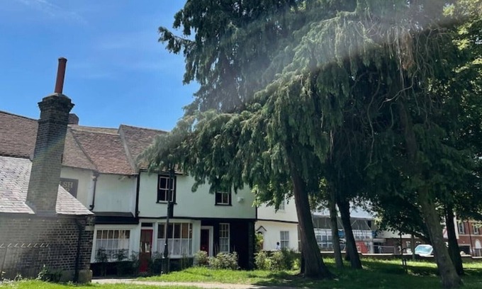 Waltham Abbey Cottage | Romantic 16th Century Cottage on Historical Church Grounds Waltham Abbey Epping