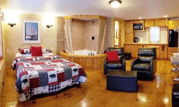 Rockaway Beach House | Romantic Cabin at the Lake - Campfire - Marina