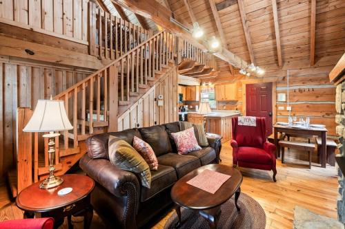 Vesta House | Romantic Cabin Getaway - Fast Wi-Fi - Pet-Friendly