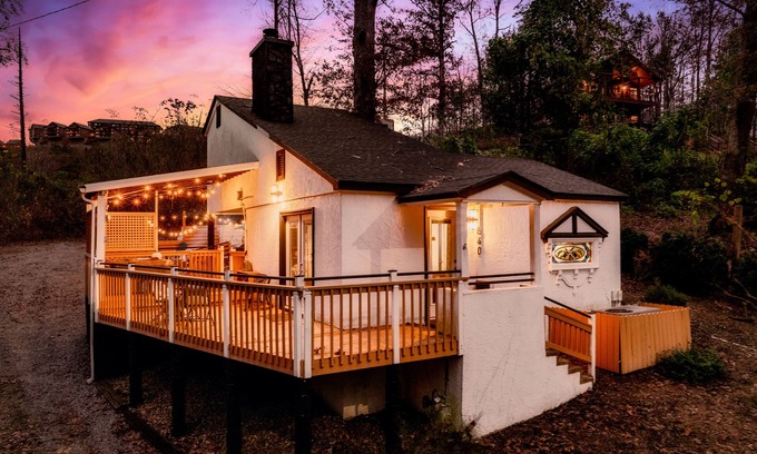 Gatlinburg Cottage | Romantic Couple's Cottage, Walk to downtown Gatlinburg, Hot Tub, Fire Pit, Dogs
