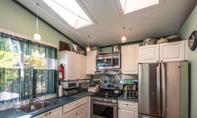 Burnside House | Romantic hideaway . Free Pickup & Return YYJ & Ferries. $150.00/nite/30 days min