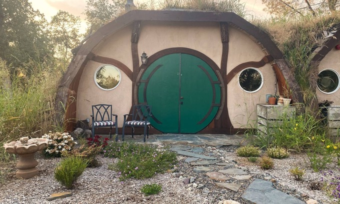 Bella Vista House | Romantic Hobbit Hole and Second Breakfast