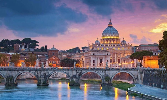 Vatican Apartment | Romantic Retreat with St. Peter's Dome View