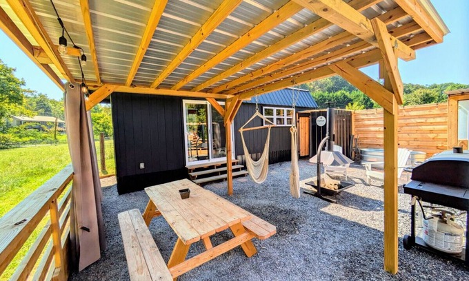 Newport House | Romantic Tiny Home in Goat Farm w King Bed Outdoor Tub Sauna