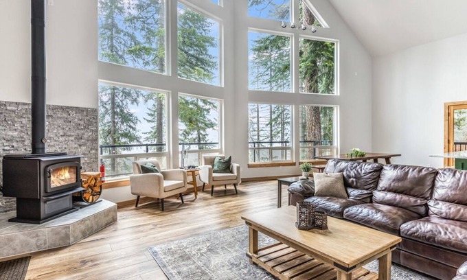 Cle Elum House | Romantic-Views-Spa-GmRm-WoodFrplc | 365 Signature Pkg