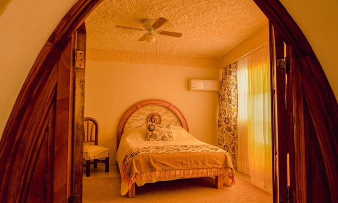 El Caloso Apartment | Romantic Zone - Spacious 2 Bed Apt - Mins To Beach