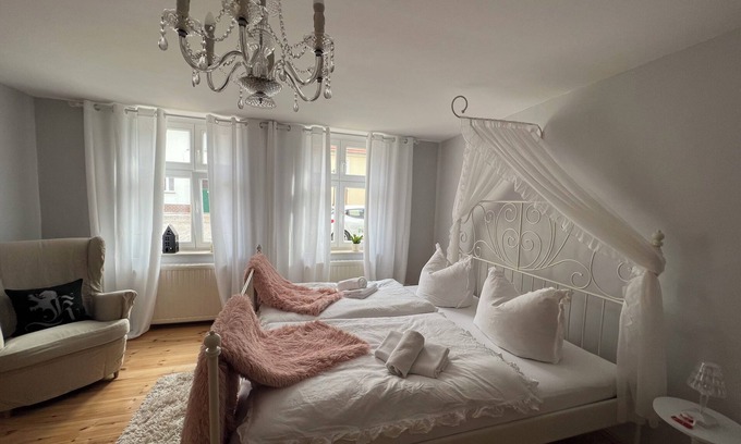 Rheinsberg Apartment | Romantische Ferienwohnung im Herzen von Rheinsberg in See und Schloss Nähe