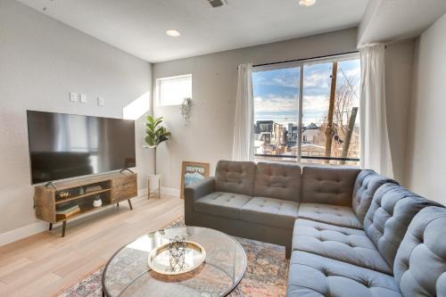 West Colfax House | Rooftop Deck and Hot Tub Walkable Denver Townhome