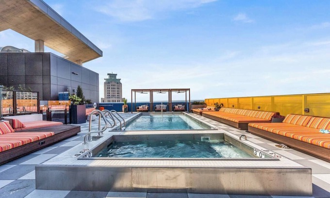 Gateway District Apartment | Rooftop Pool & Hot Tub, Prime Downtown CLE 1BR + Skyline Views of the 216
