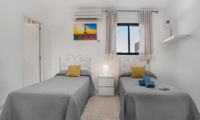 Barrio Nuevo Apartment | Room '102' with Wi-Fi and Air Conditioning