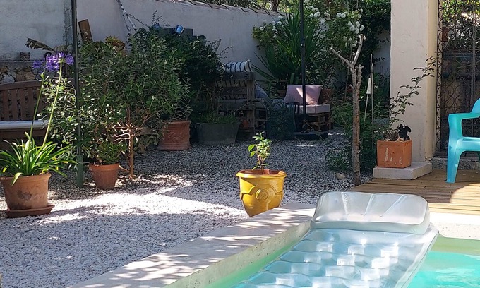 Serignan-du-Comtat Bed & Breakfast | Room 1852 on the ground floor in a village house