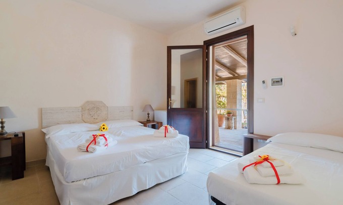 Casarano Apartment | Room 'Bergamotto' with Private Terrace, Wi-Fi and Air Conditioning