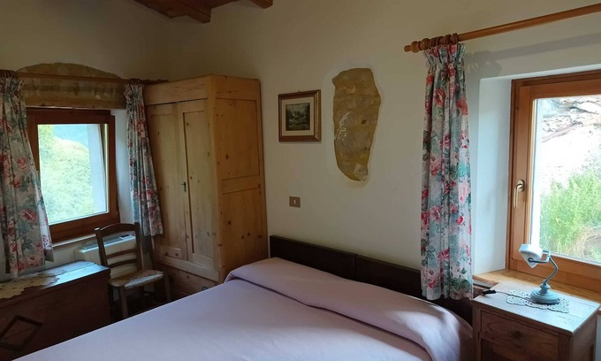Arsie Apartment | Room 'Camera 2' with Mountain View, Shared Garden and Wi-Fi