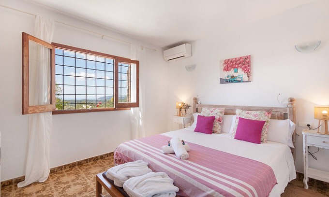Sant Carles de Peralta Apartment | Room 'Cerezo' with Mountain View, Wi-Fi and Air Conditioning