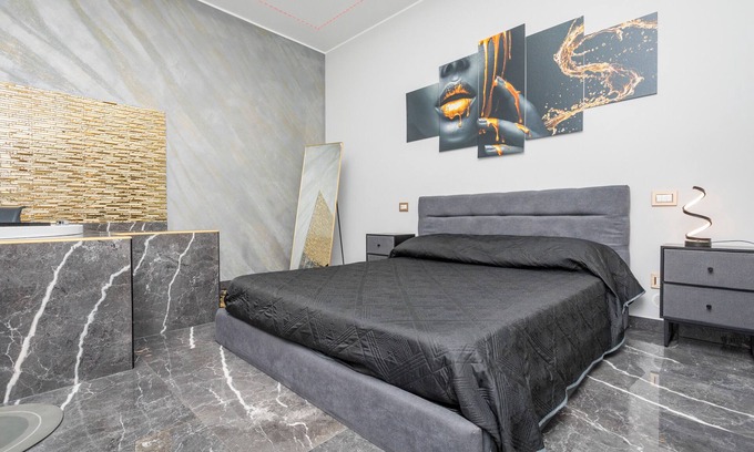 Acireale Apartment | Room 'Delle Colombe' with Wi-Fi and Air Conditioning