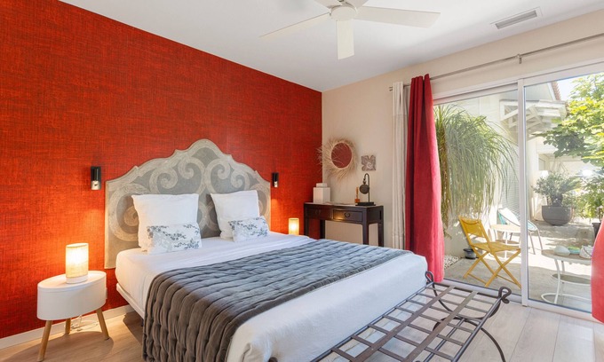 Saint-Nazaire Apartment | Room 'Esprit Du Sud' with Shared Pool, Wi-Fi and Air Conditioning