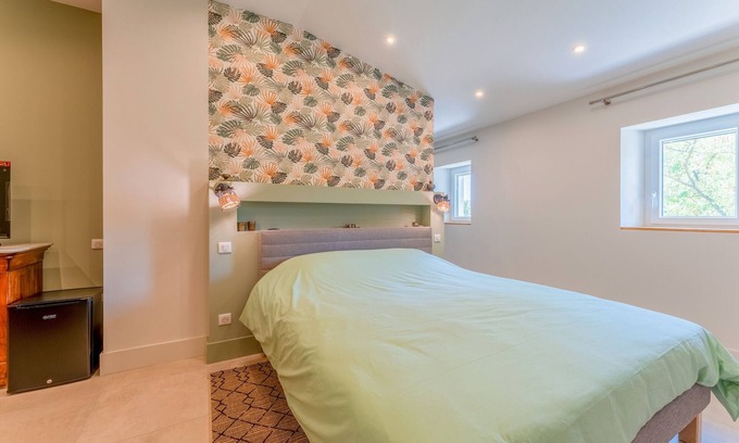 Les Angles Apartment | Room 'Gérard' with Shared Terrace, Shared Garden, and Air Conditioning