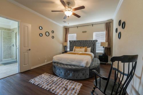 Leander House | Room in blessed Home with sofa bed and private bath
