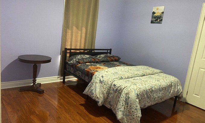 Brampton House | Room in Brampton (Room 3)