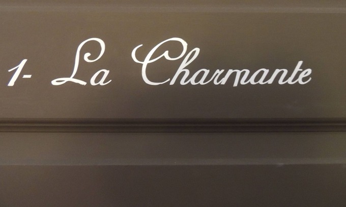 Larouche House | Room La Charmante