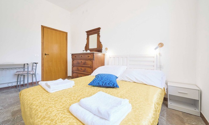 Scarlino Scalo Apartment | Room 'La Lenzerina' with Shared Garden and Wi-Fi