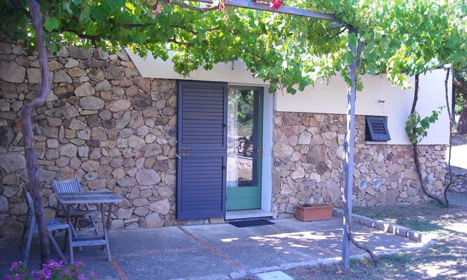Aglientu Apartment | Room 'Li Pireddi' with Shared Pool, Private Garden and Air Conditioning
