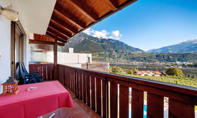 Marlengo Apartment | Room 'Pazeider Suite Meranblick 303' with Mountain View, Wi-Fi and Air Conditioning