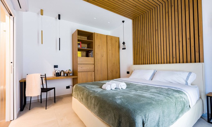 Brolo Apartment | Room 'Persiano' with Shared Garden, Wi-Fi and Air Conditioning