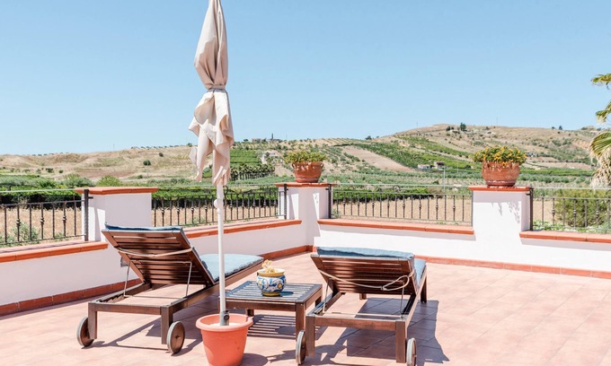 Montallegro Apartment | Room 'Terrazza' with Mountain View, Wi-Fi and Air Conditioning