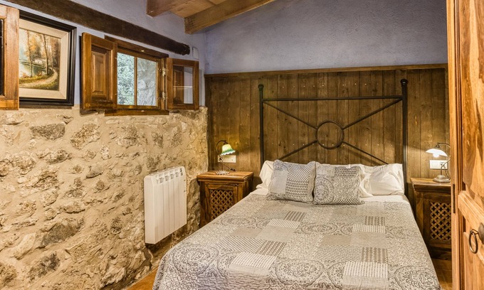 Montagut Apartment | Room 'Ull De Llebre' with Mountain View, Shared Pool and Shared Terrace