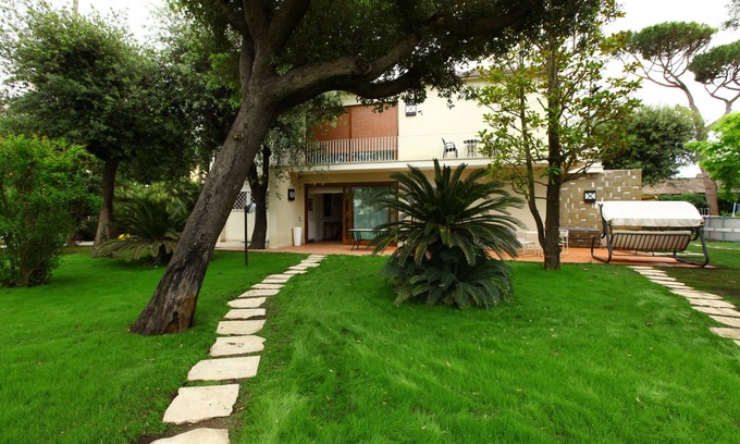 Fregenae Villa | Room with private bathroom in Villa