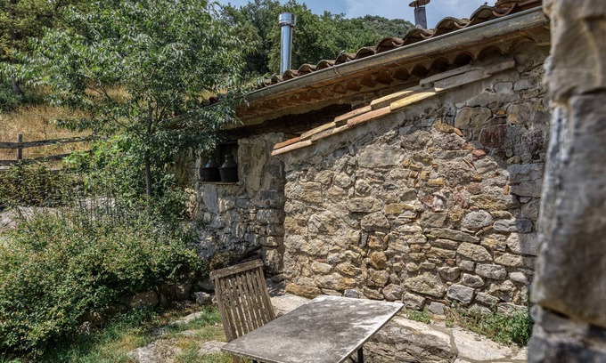 Montagut Apartment | Room 'Xarel·lo' with Mountain View, Shared Pool and Shared Terrace
