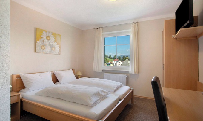 Breitenberg Apartment | Room 'Zimmer 3 - Doppelzimmer' with Mountain View, Shared Terrace and Wi-Fi