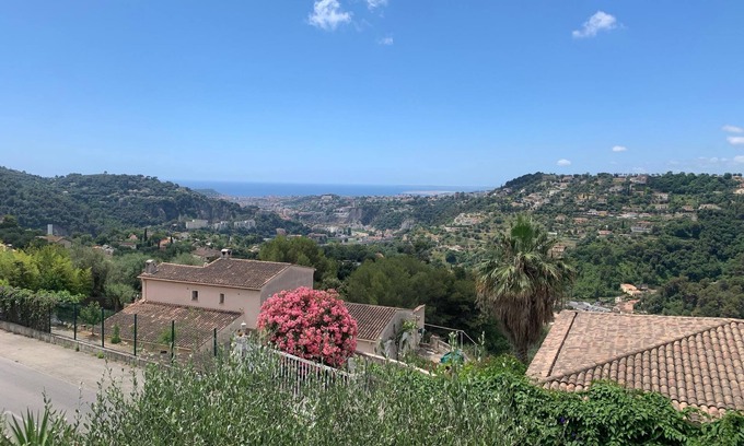 Saint-Andre-de-la-Roche Bed & Breakfast | ROOMS WITH KITCHEN and S'of BDANS VILLA IN QUIET NEAR NICE
