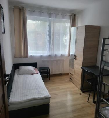 Wlochy Bed & Breakfast | Rooms4Rest Popularna - Private rooms for tourists - ATR Consulting Sp, z o,o,
