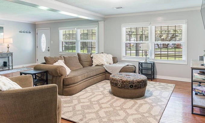 Grand Bay House | Roomy Ranch on the Coast
