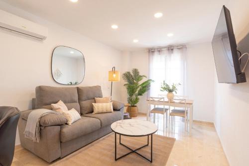 La Goleta Apartment | Rosaleda & old town balconies by ELE Apartments
