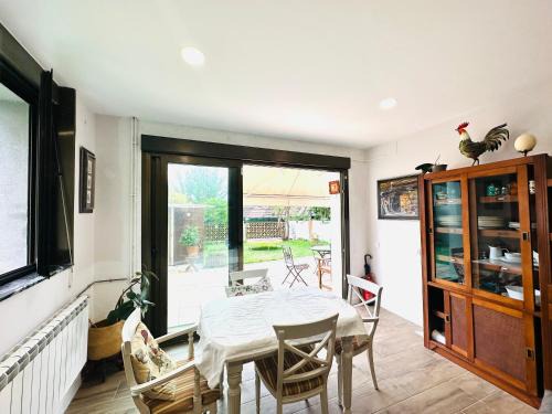 Las Campas y San Claudio Apartment | ROSALES Apartamento y jardín