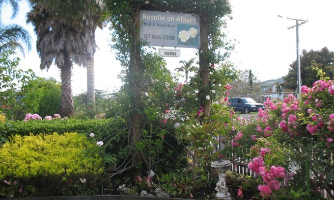 Whitianga Bed & Breakfast | Rosalie On Albert B&B
