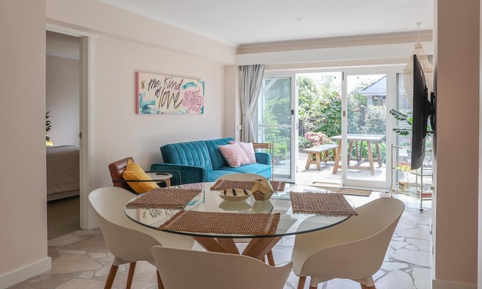 East Launceston House | Rose Gold Hideaway (ITAS) - Charming 2-Bedroom Retreat at 1A Beulah Gardens