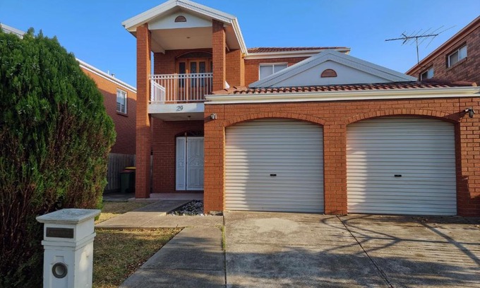 Maribyrnong House | Rosie House-Spacious comfortable Home