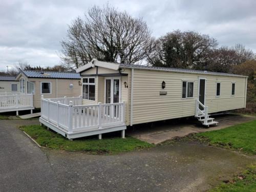 Shanklin House | Roslyn at Lower Hyde Park, Isle of Wight