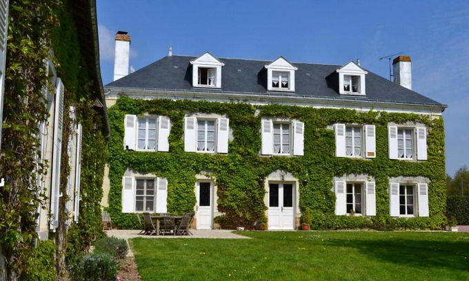 Mauze-Thouarsais Bed & Breakfast | Roulotte de la basse biguerie proche zoo de la flèche