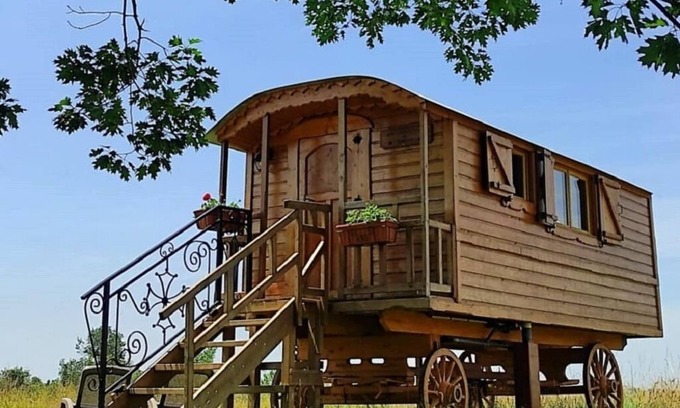 Puymaurin Cabin | Roulotte et Spa, vue sur les Pyrénées à Puymaurin