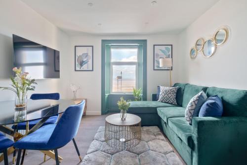 Burnham-on-Sea Apartment | Round Tower Holiday Apartments - Seafront 1,2 & 3 Bedroom Homes Free Parking, WiFi