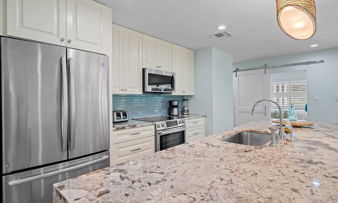 Kings Lake House | Rovigo Vacation Rental: Spacious Retreat with Panoramic Lake Views in Kings Lake. 4-BR, 4-Bathroom Home with Private Pool, just 3.4 Miles from the Vibrant Fifth Avenue South and Naples Attractions